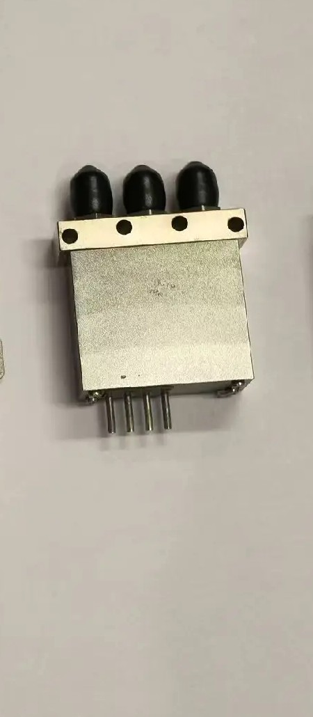SPDT 开关模块
